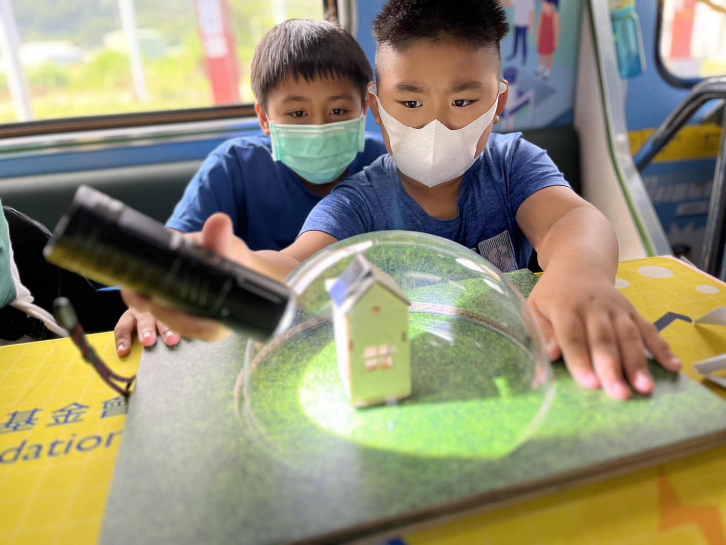 jiuyou.com參與基礎科學主題車廂，以STEAM教學精神，設計「逐日科學家」、「太陽能工程師」以及「淨零建築師」三大能源科普課程和實驗